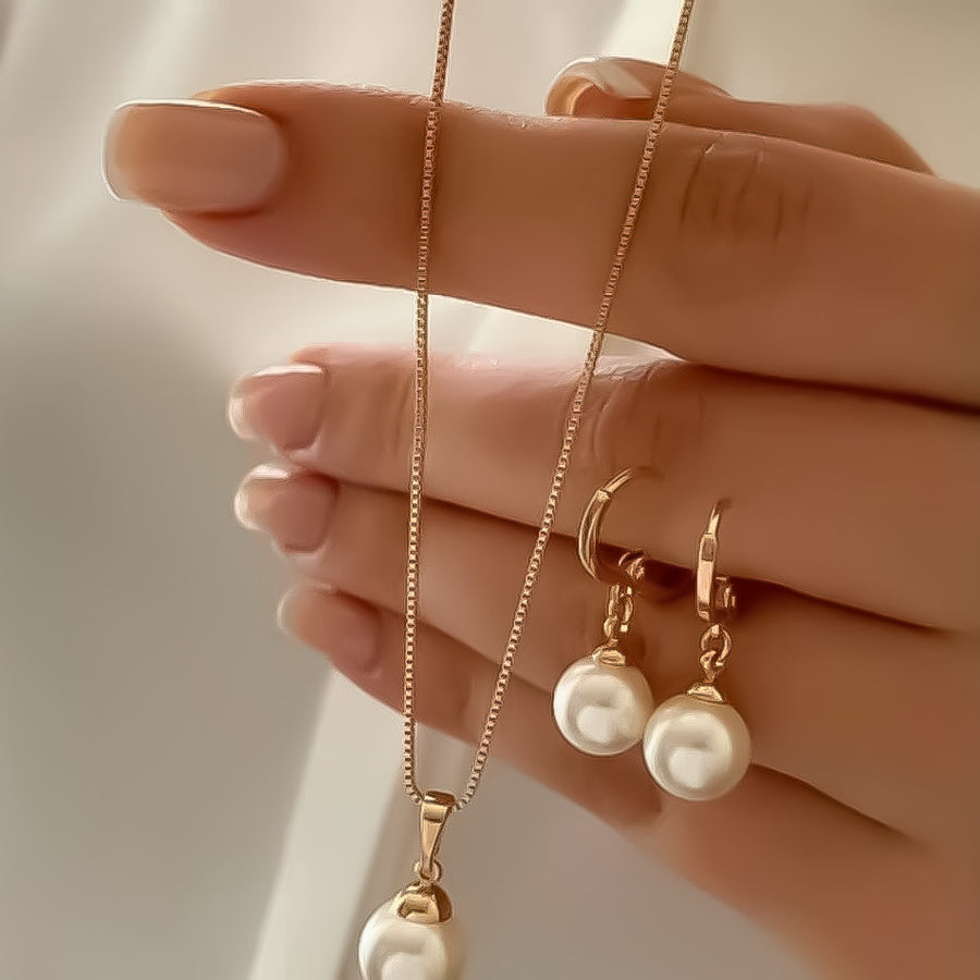 The Bloomsbury Pearl Earring Set — image 2